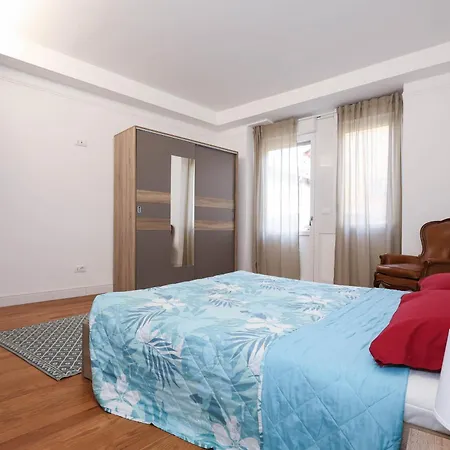 Palazzotto Manzoni Civico 6, In Centro A Due Passi Dal *